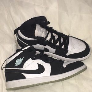 air jordan 1 mid glow in the dark panda